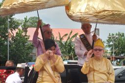 Masa jabatan berakhir, Bupati-Wabup Sitaro dilepaskan secara Adat