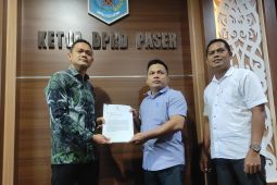Ketua DPRD Paser terima berkas PAW dari KPU