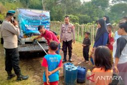 Polres ubah mobil patroli jadi mobil tangki air pasok pelosok