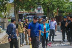 Pemkot Bogor renovasi trotoar dan saluran air