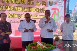 Bupati Sukabumi raih penghargaan dari PMI sebagai penggerak donor darah