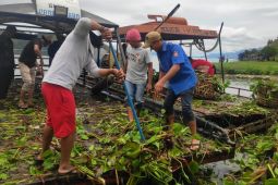 Pemkab Karo bersihkan eceng gondok sambut  Aquabike World Championship