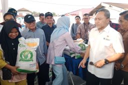 Menteri Perdagangan bagi-bagi beras di Jambi