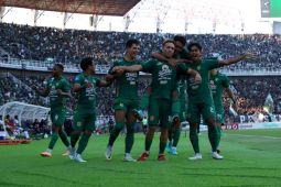Persebaya kandaskan Arema FC 3-1 pada laga kandang