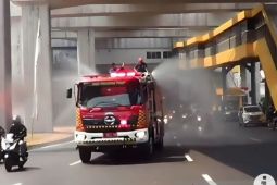DKI intensifkan siram jalan protokol dan perbanyak generator kabut air untuk tekan polusi udara
