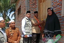 Plt Bupati Palas resmikan bantuan rumah layak huni