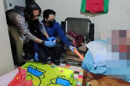 Polisi sebut ada luka tusukan terkait kematian sepasang suami istri di Kubu Raya