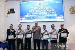 HUT lalu lintas di Madina, sejumlah mitra Polri dapat penghargaan