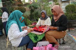 Kerajinan dari limbah di Jombang