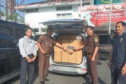 Kejari Jember terima 244.800 rokok tanpa cukai