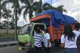 Komunitas MCC bagi 900 pohon penghijauan gratis kepada  warga di Ambon
