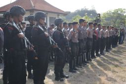 Ratusan personel TNI-Polri bubarkan perayaan HUT ormas di Jimbaran