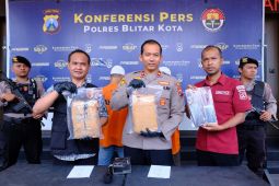 Polisi Blitar bongkar modus penjualan ganja manfaatkan jasa ekspedisi
