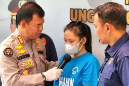 Wanita muda tipu 30 orang di medsos, begini modusnya - Video