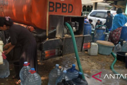 Pemkab Purwakarta distribusikan air bersih ke daerah kekeringan