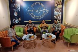 Cak Eri: Bekerja tidak harus di kantor, tapi bisa di kafe