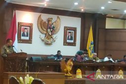 Mahendra Jaya sampaikan Raperda Pajak dan Retribusi Daerah