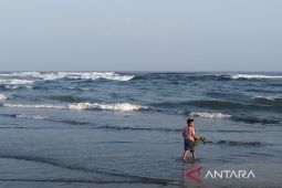 BMKG ingatkan potensi gelombang tinggi di laut selatan Jawa Barat-DIY