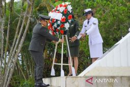 Kodam Pattimura tabur bunga di TMP Kapaha Ambon jelang HUT ke-78 TNI