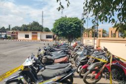 Puluhan motor balapan liar Lombok Timur 'menginap' sebulan di kantor polisi