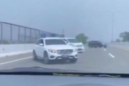 Polisi tilang 3 kendaraan yang putar arah di jalan tol Depok--Antasari
