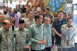 Jokowi: tunggu saja Mentan Syahrul, belum sampai ke Indonesia