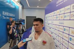 Atlet Indonesia Joshua Kandou raih medali emas dari kumite karate SEA Games 2025