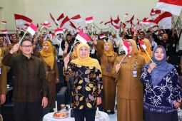 Khofifah minta guru terus berinovasi cetak generasi emas 2045