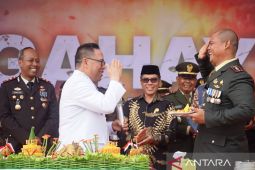 TNI selalu bersama rakyat garda terdepan benteng  NKRI selama 78 tahun