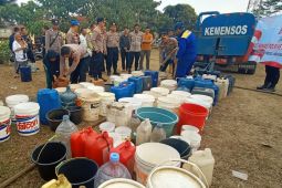 Polres Tasikmalaya distribusikan ribuan liter air untuk masyarakat terdampak kekeringan