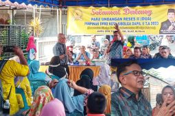 Saat reses Wakil Ketua DPRD Sibolga berharap masyarakat bijak menggunakan hak suara