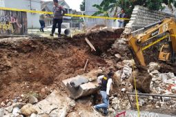 Pekerja proyek normalisasi kali di Tangsel tertimpa tembok, satu meninggal