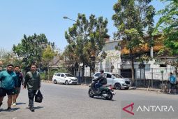 Perbanyak konsumsi air dan buah saat cuaca panas