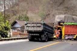 Dua luka berat, dam truk adu jangkrik di jalan raya Lombok Barat