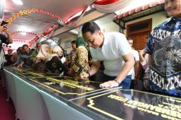 Cak Eri ajak warga Surabaya memakmurkan Balai RW