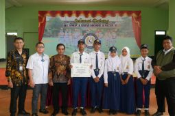 PTPN XI serahkan bantuan beasiswa pendidikan bagi belasan pelajar