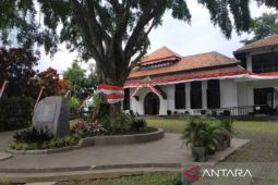 Bey minta dilakukan evaluasi perizinan setelah kisruh Gedung Indonesia Menggugat