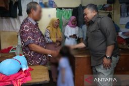 Bupati Tapsel Dolly Pasaribu sambangi bocah idap menengitis TB