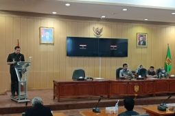 Foto - Wali Kota Banjarbaru tanggapi pandangan umum Fraksi DPRD atas pencabutan perda