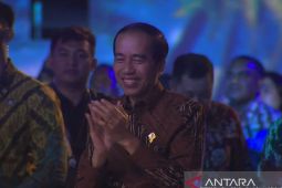 Lagu Sayang hingga Rungkad sukses bikin pemimpin AIS Forum ikut bergoyang