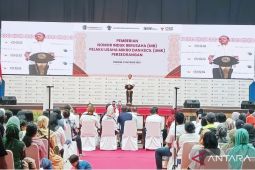 Menteri Investasi serahkan 600 NIB pada pelaku UMK Papua Barat Daya