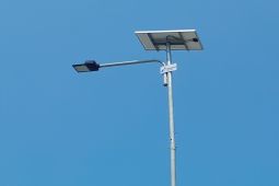 Lampu Energi Surya Pertamina terangi Pelabuhan Muara Gading Mas, nelayan pun senang