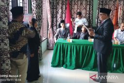 Ketua Bawaslu Labura lantik PAW Panwascam Kualuhleidong