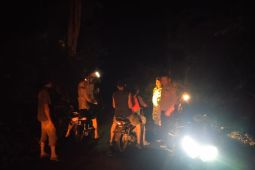 Mobil diterjang air sungai, pengemudi ditemukan meninggal
