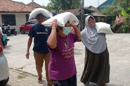 Ribuan warga miskin Lebak terima beras program bantuan pangan