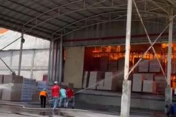 Kebakaran pabrik tisu di Mojokerto tewaskan seorang pekerja