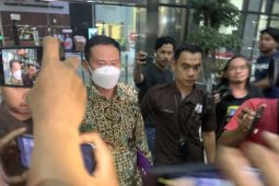 Jadi saksi, Bupati Lamongan Yuhronur Efendi diperiksa KPK delapan jam