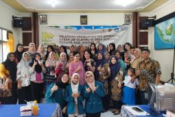 Ubaya dan UKWMS latih warga Desa Duyung Mojokerto olah ubi jadi mi