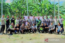 Bidang Humas Polda Gorontalo tanam bibit pohon lestarikan lingkungan