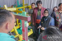 PLN Sumut bantu perajin di Pematang Siantar mesin tenun ulos elektrik